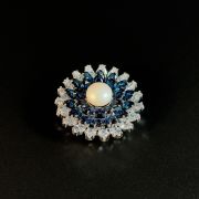 Elegant multi-layered floral brooch