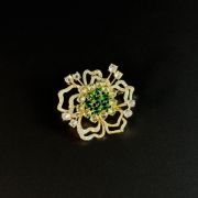 Elegant openwork flower brooch