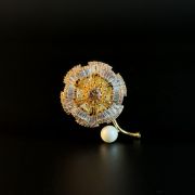 Elegant round gold crystal flower brooch