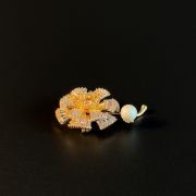 Elegant round gold crystal flower brooch