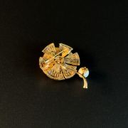 Elegant round gold crystal flower brooch